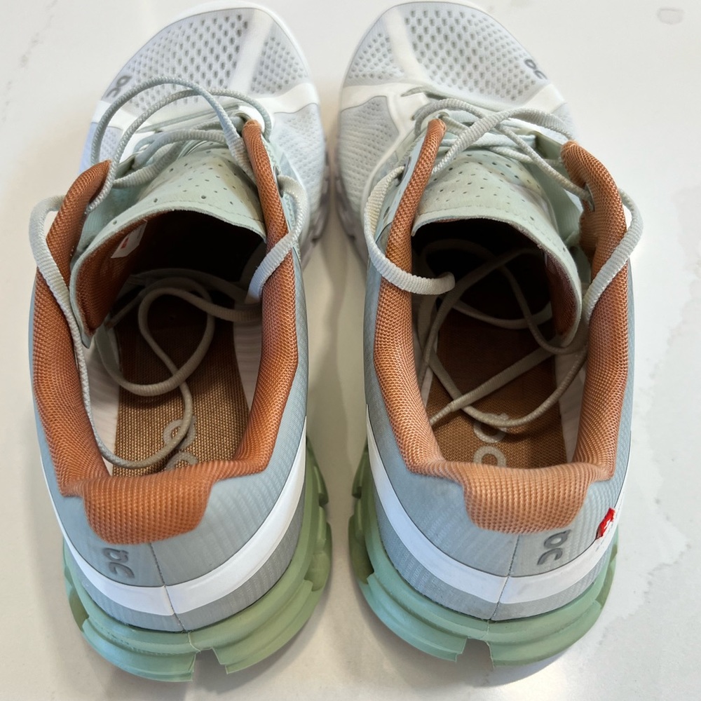 On Running Cloudflow shoes, Aloe/White, size 10 - Picture 4 of 9